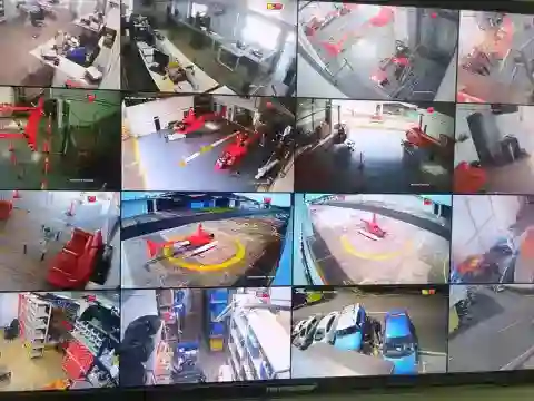 Monitor con las cámaras de un hangar
