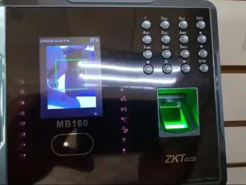 Terminal de huella y reconocimiento facial