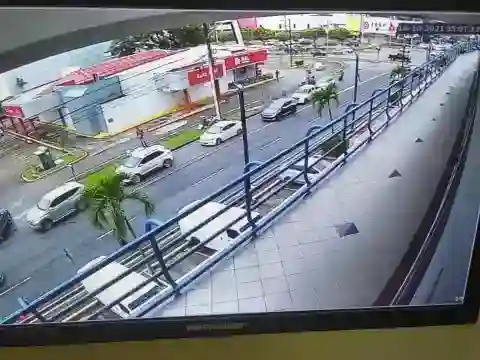 Monitor con vista de cámara hacia la calle