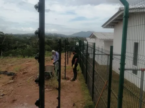 Cerco eléctrico perimetral en terreno